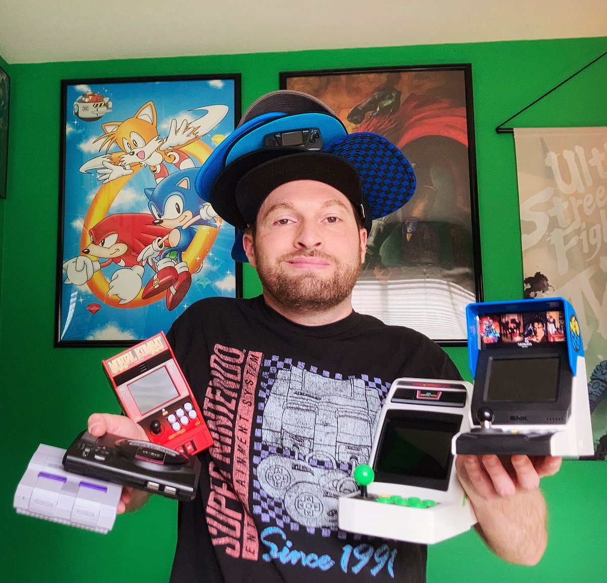 HatStackMike's tweet photo. Mini gaming devices are incredibly awesome! I just love them.
#SegaGenesis #SuperNES #SNES #Arcade #NeoGeo #SegaGenesisMini #SuperNESClassic #SNESClassic #MortalKombat #MiniArcade #Sega #Nintendo #SNK #GameGear #GameGearMicro #AstroCity #AstroCityMini #RetroGaming #RetroGames https://t.co/y25A0L8aLb