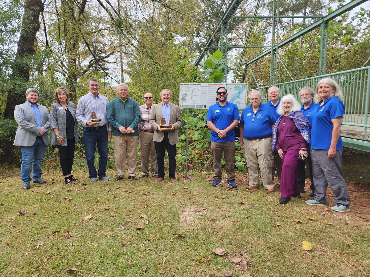 Ala_River_Trail's tweet photo. We met on the banks of the #CahabaRiver in #TrussvilleAL with state lawmakers and local stakeholders to highlight the importance of a sign system that is helping boaters access Alabama waterways. https://t.co/ez7zxRnhwN
