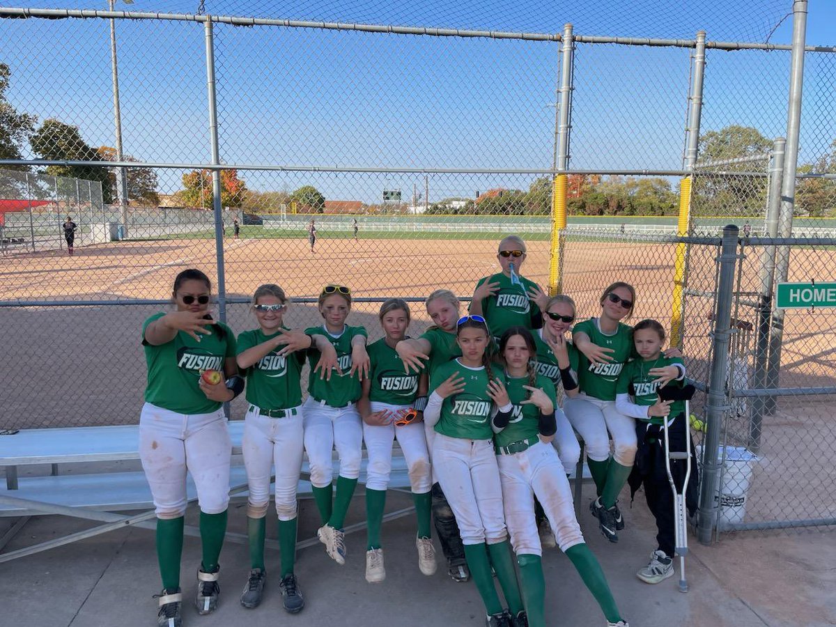 srcast12's tweet photo. Me and my team played a really good tournament just this week! We lost only one game and made our way back up and played the team who beat us twice and beat them in the Championship 💪🏽🥎💚🖤🤍 #srcsoftball #fusionsoftball #champs @FusionSB_ @GirlsPgf @PGFnetwork @TAProfileAPP https://t.co/VAzSL8VswS