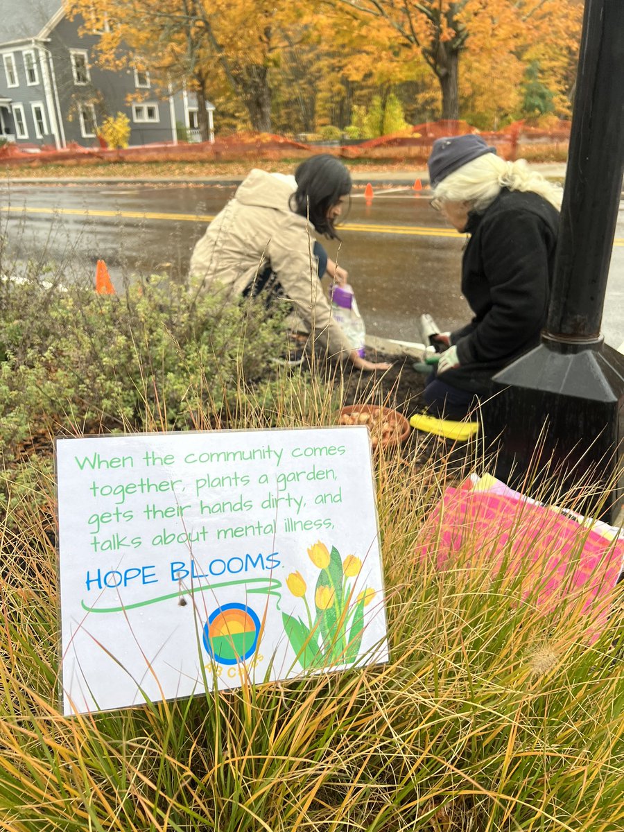 ABC_compass's tweet photo. Great way to kick off our Week of Action! A huge thank you to the volunteers who braved this afternoon’s rain to plant yellow tulips for AB Cares’ inaugural Hope Garden in West Acton!
HOPE GROWS 💛💛💛 #mentalhealth #hopegrows #LiveABUnited #ABCares https://t.co/uhqcuAn6z2