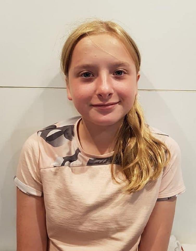 malwinaisland's tweet photo. Ta 12 letnia dziewczynka miała na imię Lola Daviet. Jej martwe ciało znaleziono wczoraj w Paryżu, upchnięte w walizce. Wcześniej była gwałcona, torturowana i prawie pozbawiona głowy przez 4 migrantów z Algierii. #justiceforlola https://t.co/AcWM2boqbH