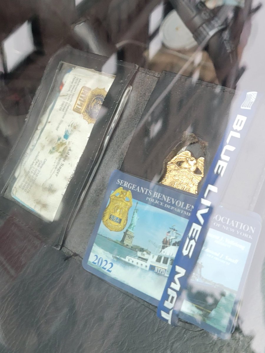 placardabuse's tweet photo. Have a #ToyBadge, a @sbanypd "courtesy" card, a tattered @NYPDnews business card, and some "BLUE LIVES MATTER" thing?

Go ahead and park illegally in a No Standing zone.

You can openly break the law if you profess your loyalty to the @NYPDnews.

#CultureOfCorruption https://t.co/QCvDfTeGgt