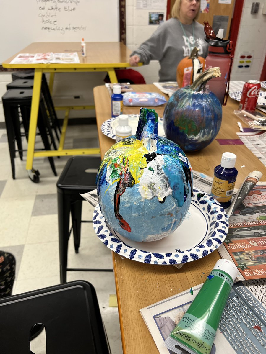 D114Stanton_SWC's tweet photo. Painting punky pumpkins with our mentors and mentees! #fallfav #district114proud #stanton #art #fun https://t.co/LfKWPMtuC6