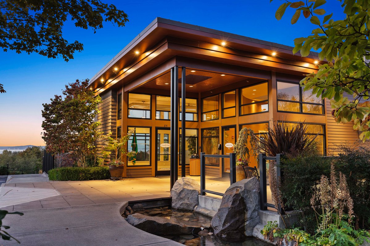 HomeSeattleHome's tweet photo. New To Market // Welcome to Point Edwards in Edmonds. Experience sophisticated resort-style living with sweeping Puget Sound and Olympic Mountain views. Truly one of the premier view condominiums in Edmonds. 2 bed | 1.75 bath | 1522sf | $1,350,000.00
#Seattle #Edmonds #Realtor https://t.co/lpP4L4LVzB