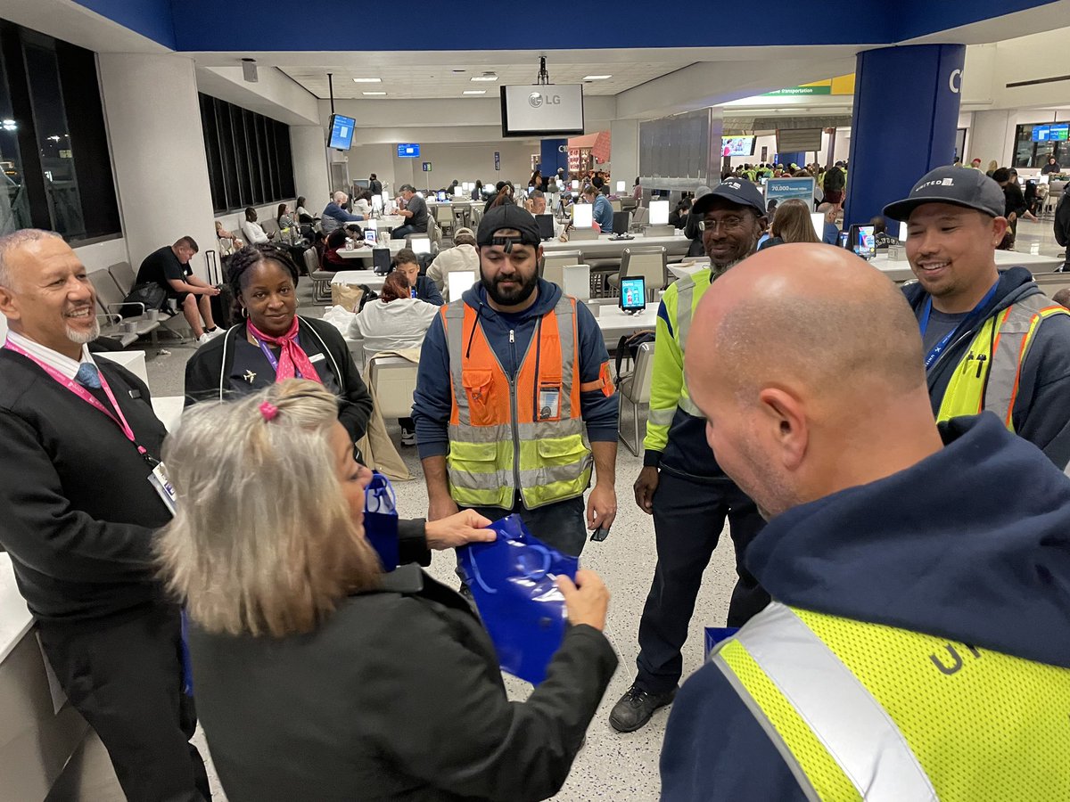 sportsgirl118's tweet photo. #GoodLeadsTheWay #UnitedConsistencyTeam #Core4Live
@rodney20148 @MikeHannaUAL @KevinSummerlin5 @csarkari @BsquaredUA @UA_Ramp_Proud @AO_Performance @united https://t.co/DDihmbZCAG