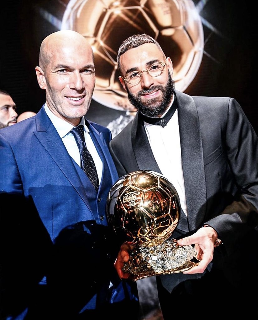 433's tweet photo. 🇩🇿 ➕ 🇫🇷 ➕ 🏆

📸 @francefootball https://t.co/ghwJXKwTlF