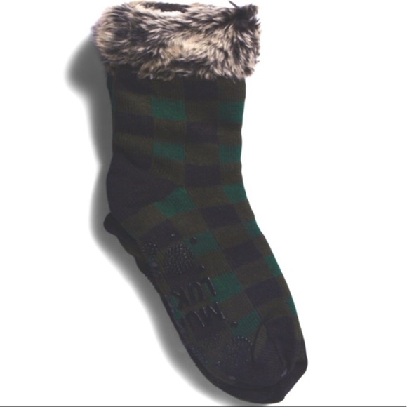 Kells_Treasures's tweet photo. So good I had to share! Check out all the items I'm loving on @Poshmarkapp from @_k_a_y_l_a_g #poshmark #fashion #style #shopmycloset #mukluks #jmclaughlin: https://t.co/SEWQL7g6mf https://t.co/CSqU1ApXuG