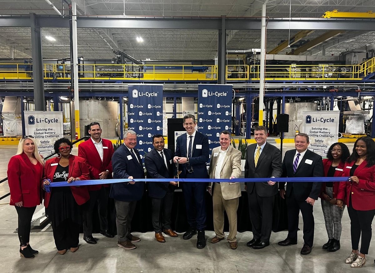 MadeinAL's tweet photo. 💥NEWS FLASH: Li-Cycle opens lithium-ion battery recycling facility in Alabama as region's EV manufacturing sector revs up

➡️https://t.co/83Imsraxh8 https://t.co/iYyTCmiUHd