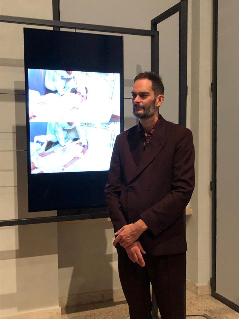 chr_masset's tweet photo. #Rome
Première exposition d’art contemporain au #Palatin
dans les jardins farnésiens
par le vidéaste 🇫🇷 Laurent Fiévet
Conjugaison du film Théorème de Pasolini avec les peintures du Caravage
La grande bellezza ! https://t.co/jkz9psGFV5
