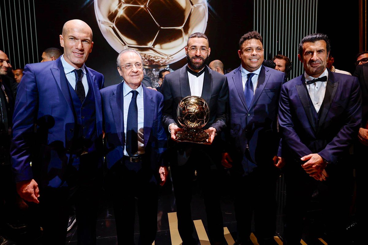 lnstantFoot's tweet photo. Cette photo est légendaire. 🤍 #BallonDor https://t.co/xVf9k3Q7wj