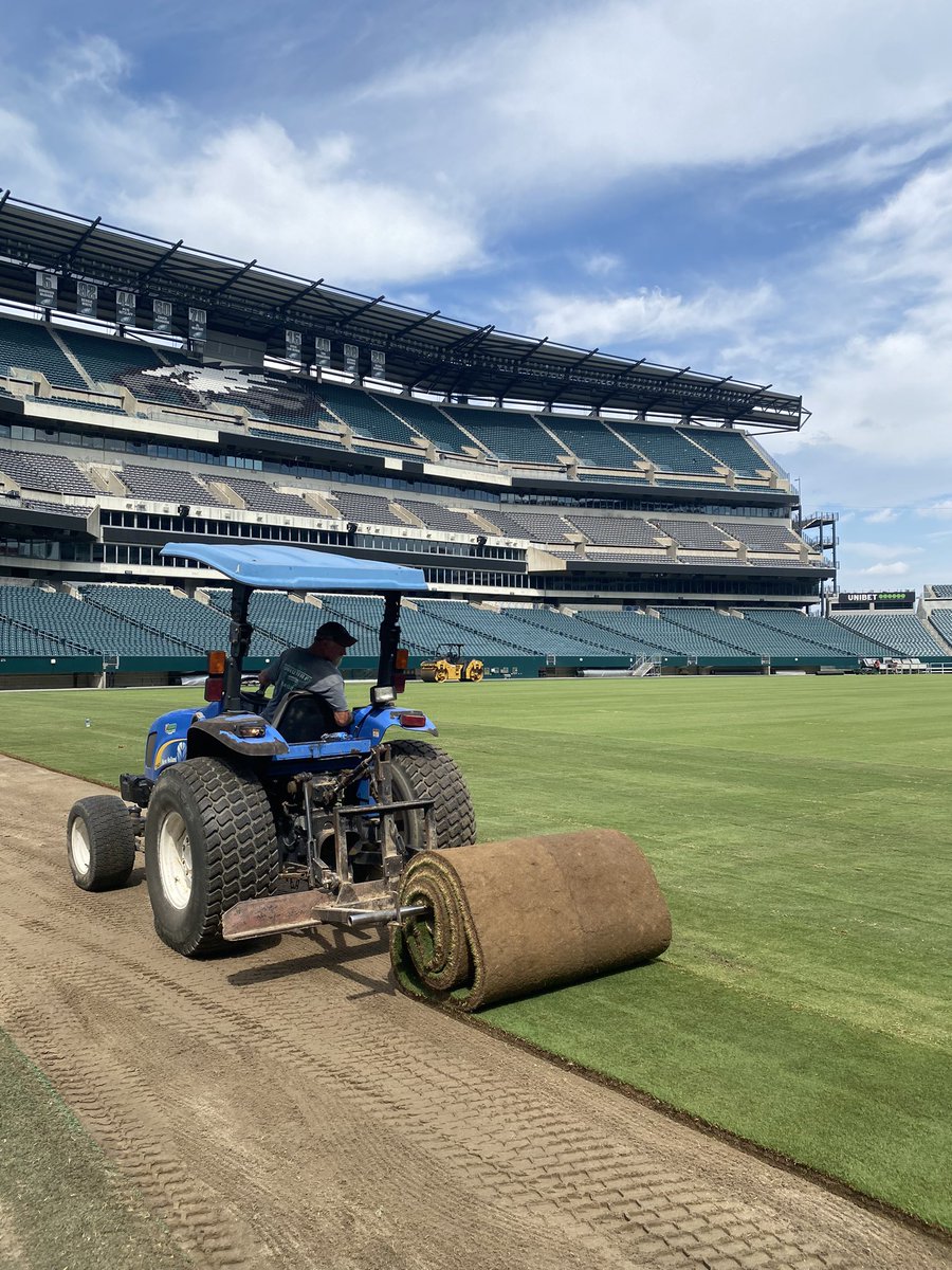 KeithSalmon1's tweet photo. Sod was installed for 3 weeks (1 practice, 1 preseason game), rolled back up/re-installed at the farm while they hosted a concert, then reinstalled 10 days later for the start of the NFL season. History in the making for @TuckahoeTurf and one hell of a thank you for all involved https://t.co/a8OcKsBWOw