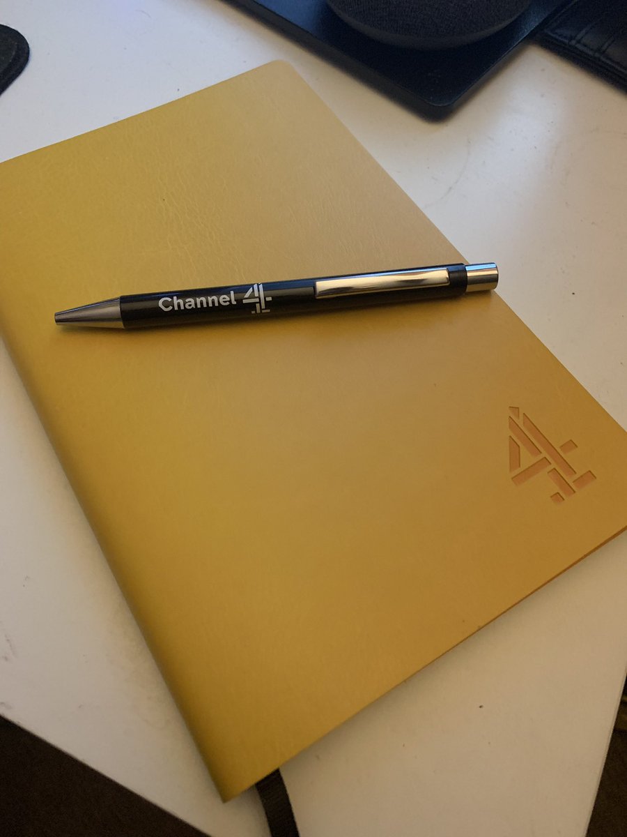 ArtzyYT's tweet photo. Absolutely in love with my new Notepad and Pen! Also in my favourite colour too! ☺️ #ContentCreatives #Channel4 https://t.co/tSl8ZSJUDh