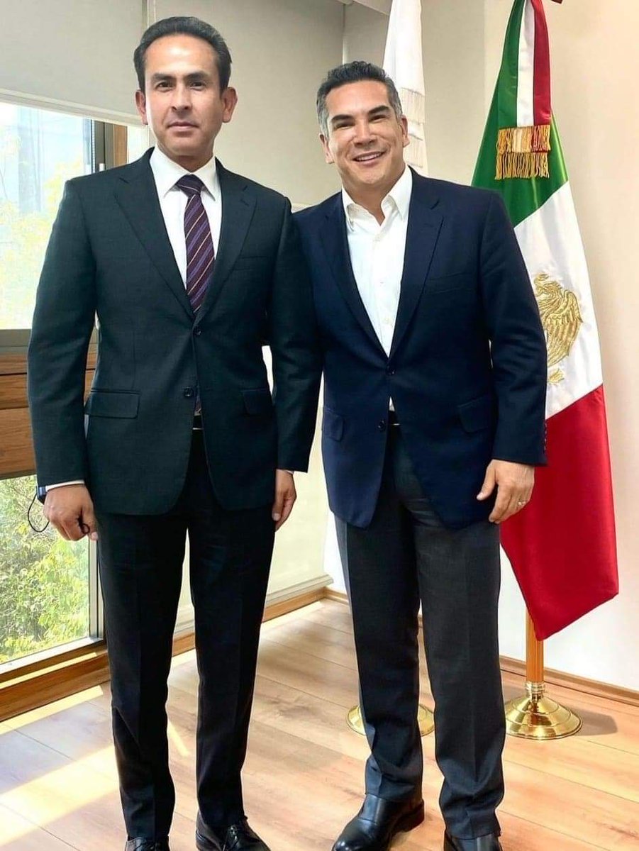 DavidCasBer's tweet photo. @PRI_Nacional @alitomorenoc Este doblé discurso más la traición no se olvida menos se perdona y en tú casó cómo el de muchos @GPPRIDiputados así como los del senado qué respaldaron las ideas del @GobiernoMX y de @lopezobrador_ ya son vendidos más de este gobierno @eruviel_avila @manuelanorve cinismo total https://t.co/Bflfx3wFW8