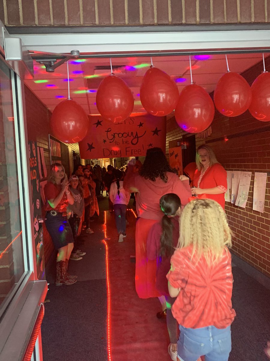 k_swinn's tweet photo. Kicking off Red Ribbon Week with a celebration! It was wonderful! Thank you Mrs. Henderson and Mrs Albrecht! @AlbrechtKayona @HannahH93944928 #sesleavingtracks #seviersdstrong https://t.co/ph4araRoGq