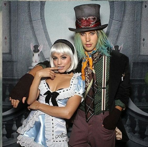 austinbthinker's tweet photo. the king and queen of halloween https://t.co/nRHHInYMmR