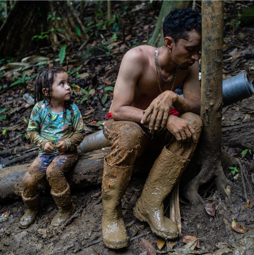 fargote507's tweet photo. Los migrantes son seres humanos como nosotros. No debemos perder nuestra humanidad ni ver niños muriendo en la selva porque los echamos. Veo muchos pidiendo negarles alimento y ayuda, echarlos de vuelta a la selva. Pero el domingo los veremos en misa cantando que Dios es amor. https://t.co/82pPYFYRui