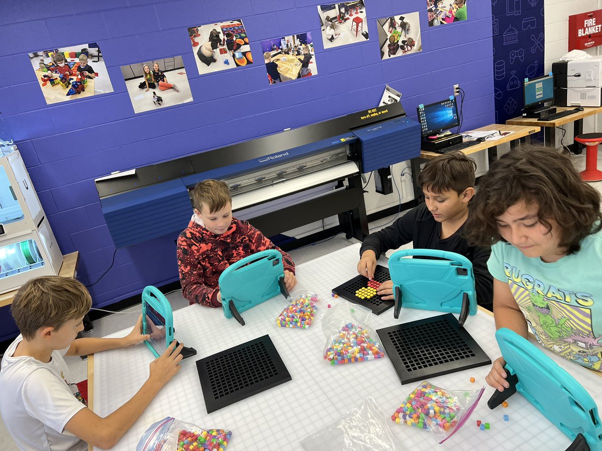 mrsemilybyers's tweet photo. 6th graders created a night light with @SAMLabs, made a game with @bloxels, learned about @tinkercad, built legos for ratios and completed a science experiment to review scientific method today #AWS #ThinkBiGSpace! @CanaanMiddle #youmatterJA #PioneerTogether https://t.co/LnROTOk5Ah