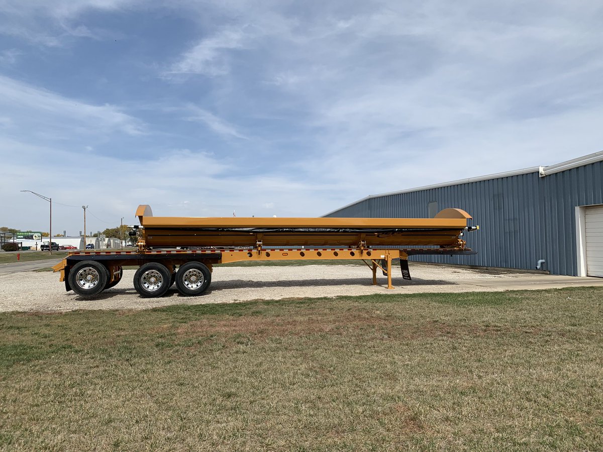 jettrailers's tweet photo. This recent #sidedump trailer build is heading to Minnesota. Larson Trailer sold this #jetsidedump with some nice options:
-Lift axle on the rear
-all Aluminum wheels
-Remote grease lines
-Light package
-All yellow color scheme
-Tarp lockout sensor https://t.co/YtY76LGjr0