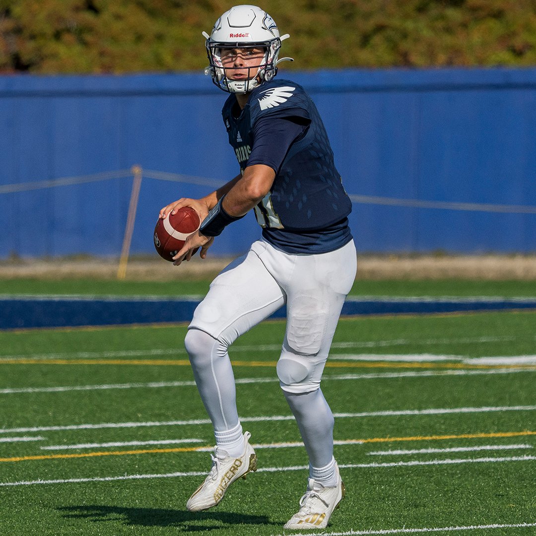 🏈 FB | Getting the job done in the air and on the ground Saturday against the Bisons, T-Birds quarterback Garrett Rooker has earned @CanadaWest Offensive Player of the Week! gothunderbirds.ca/news/2022/10/1…