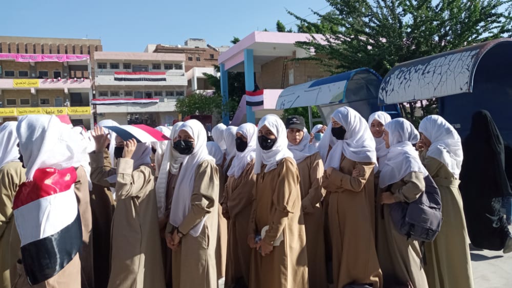 nohd_org's tweet photo. دشنت العديد من مدارس محافظة تعز احتفالات حاشدة بمناسبة العيد الوطني 54 لثورة #اكتوبر_المجيدة وقد شارك فريق منظمة نوهاد توزيع كمامات قطنية قابلة للغسل لمنع انتقال العدوى نتيجة التزاحم الشديد وانتشار الامراض الصدرية. شكرا #لليونيسف التي زودتنا بها من قبل. #NOHD https://t.co/Zsi1MQiopR