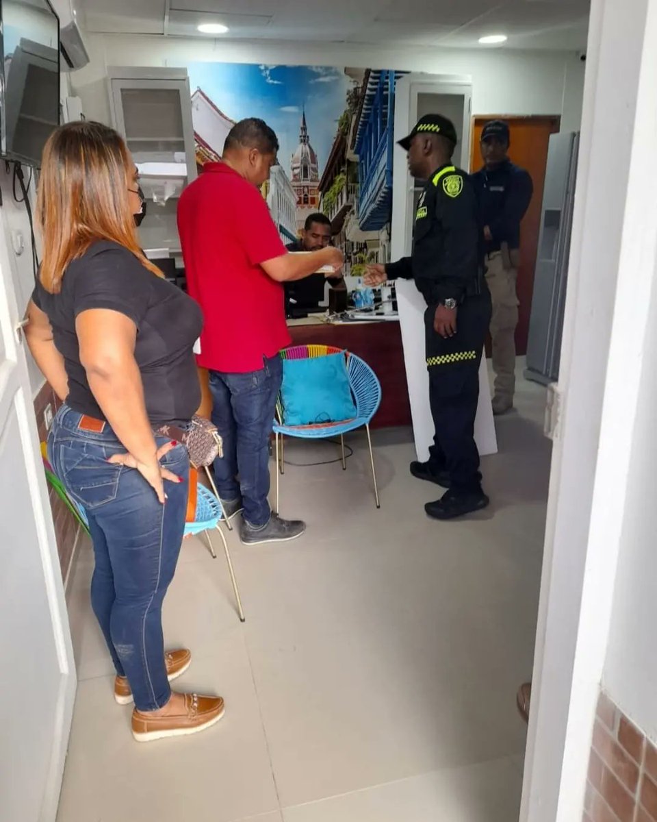 secinteriorctg's tweet photo. #EstamosEnAcción
🔍Desde Secretaría del Interior en articulación con Policía de Turismo, @ICBFColombia y @MigracionCol, realizamos Operativo de Parahotelería, verificando la documentación de 9 hospedajes, en los barrios #Torices, #Canapote y #DanielLemaitre.
@PoliciaCtagena https://t.co/3AY7IwZYak