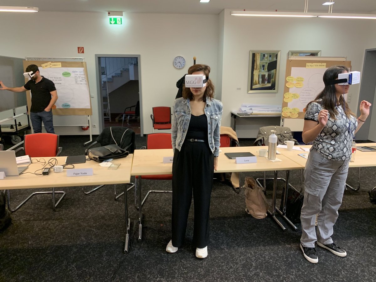RLarioss's tweet photo. Today my highlight was facilitating an intense immersive experience w Virtual Reality in the #SustainableDigitalisation Module of #MGGNetwork. All we needed was a cardboard headset &amp; a critical mindset to explore this technology's promises, risks &amp; opportunities. @IDOS_research https://t.co/5bo01kDRDf