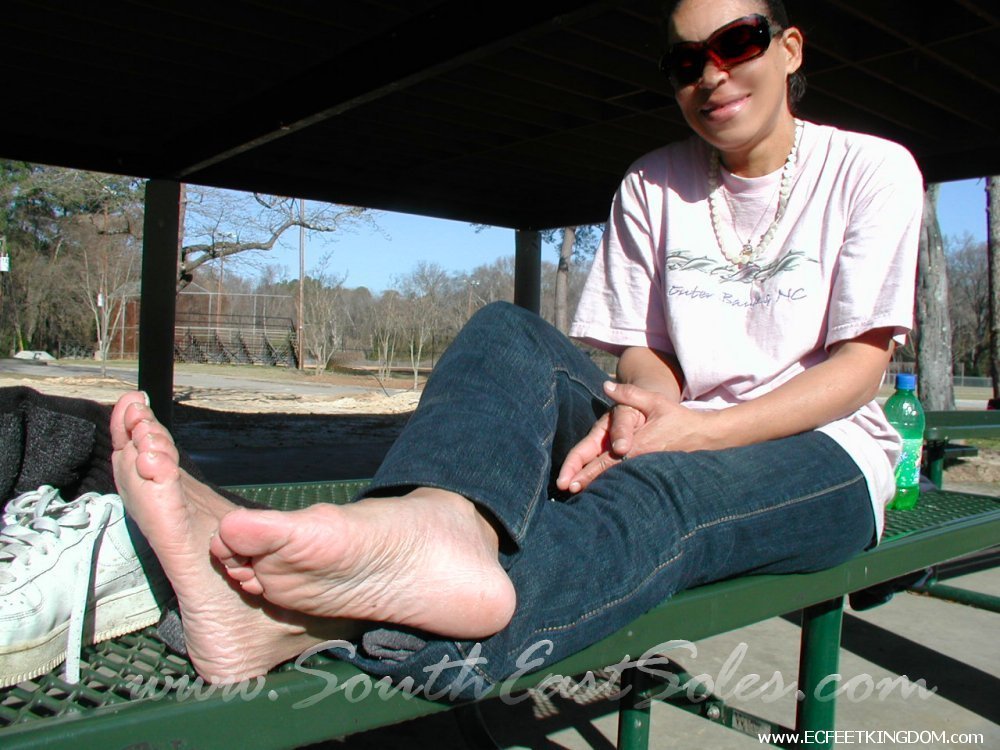 Босоногая великанша. Kingdom foot. Kingdom foot. Kingdom foot. Kingdom foot.