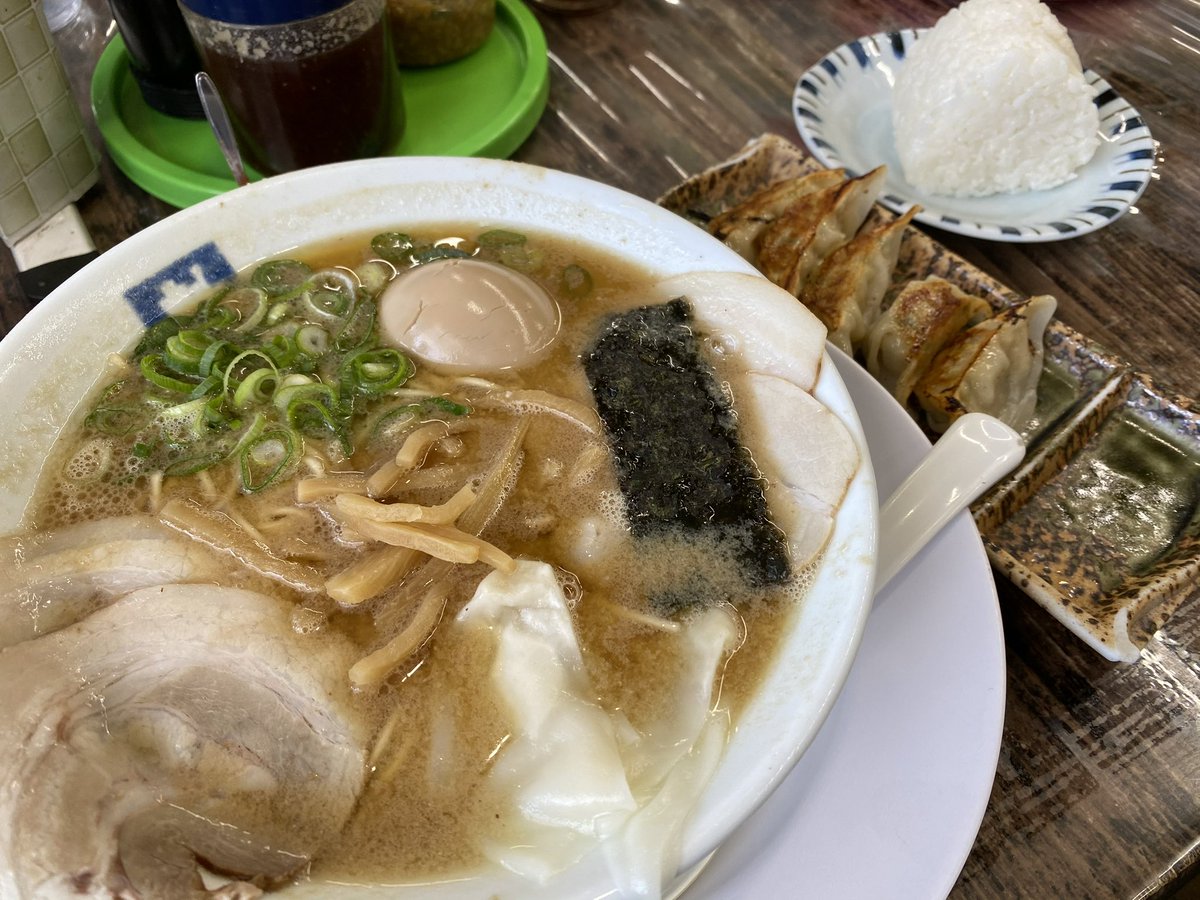 ktp_s2's tweet photo. @muscle1046 魁龍ラーメン！
ドとんこつでかなりの濃厚さなので
好き嫌いは分かれると思いますが😂 https://t.co/JcUo1inBFu