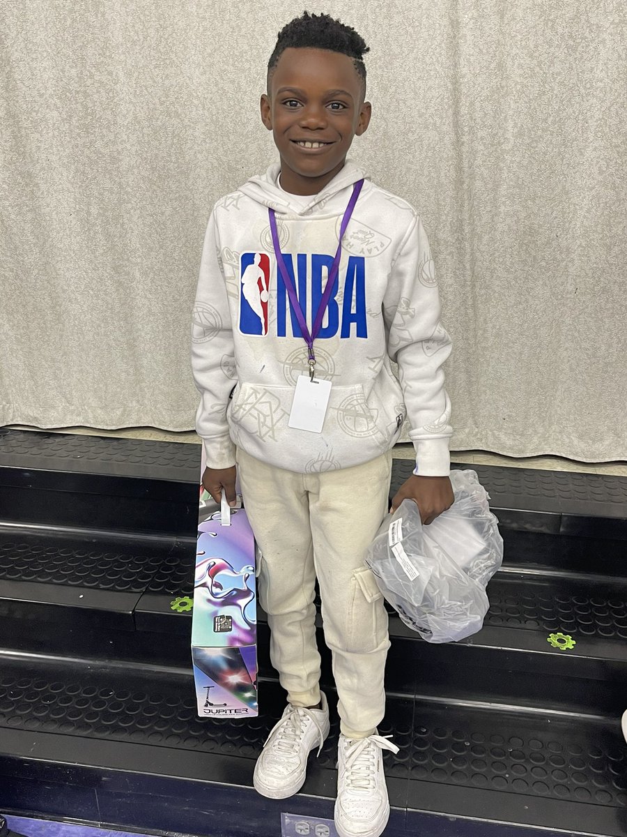 HMSTEAMtigers's tweet photo. Last week was National School Lunch Week, and our HMSE Food Services staff members were so excited to present a free scooter and helmet to this awesome third grade Tiger 🛴 https://t.co/2yFuEYGA1G