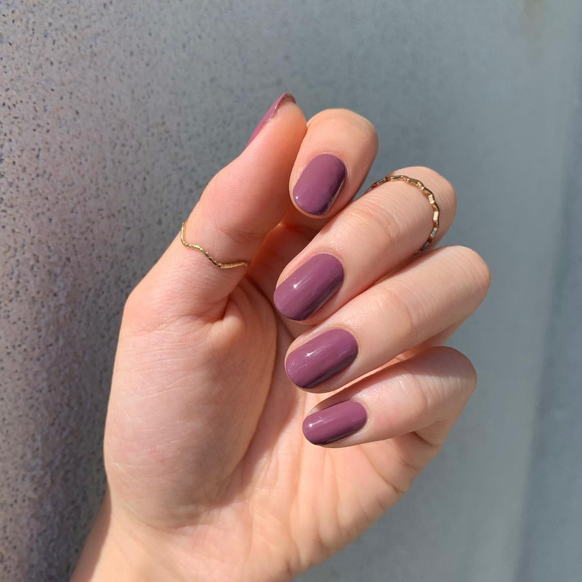 OPI_PRODUCTS's tweet photo. Plum-p it up for fall! This look by @bberinaaaa shows off #Claydreaming, a neutral brown-purple from #OPIFallWonders. https://t.co/0XXnBJepK2