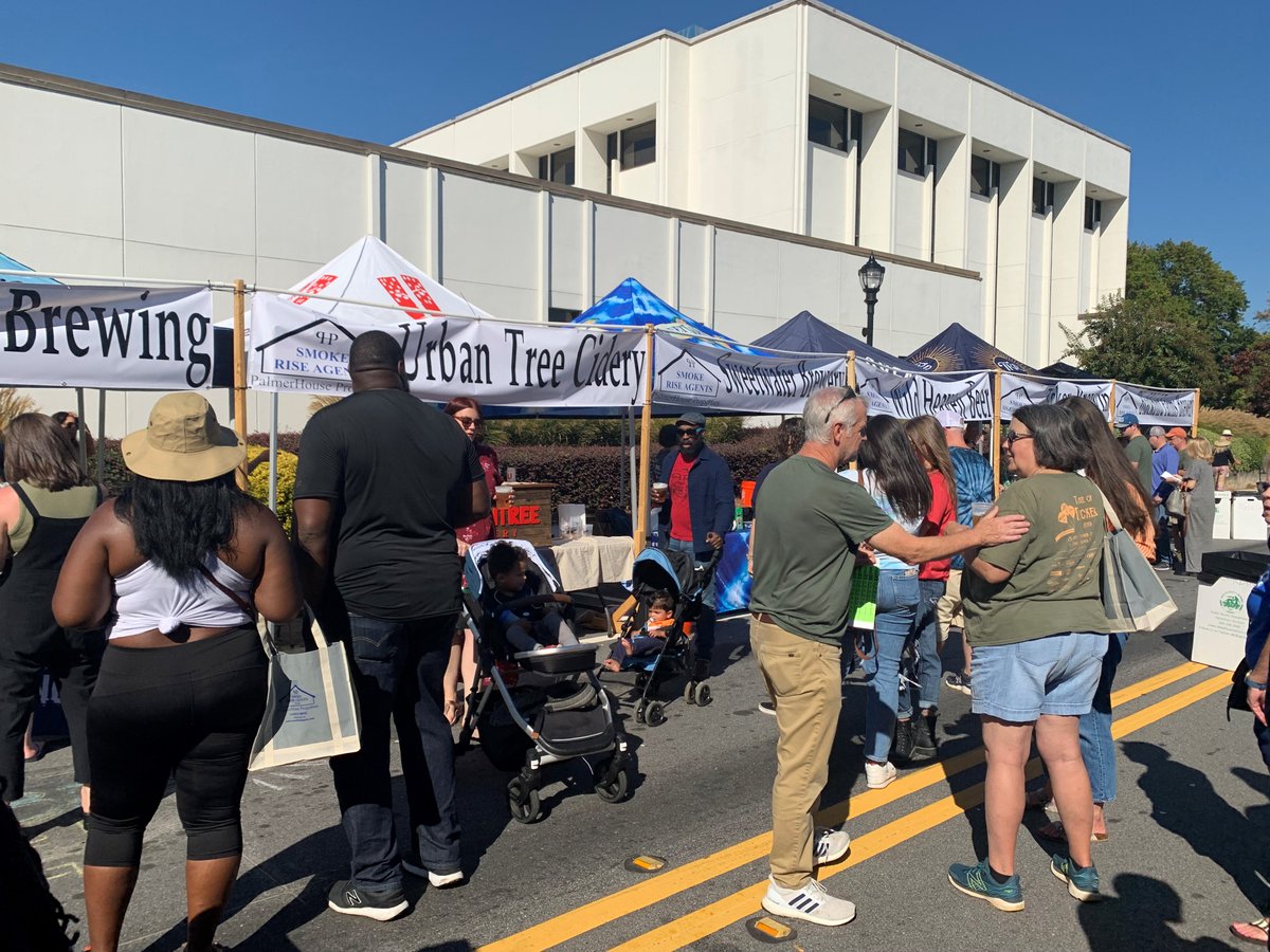 OurTownDeKalb's tweet photo. #TasteofTucker 2022 filled #MainStreet with tasty food, rockin' tunes and HAPPY PEOPLE! https://t.co/jmo7wl3YvE