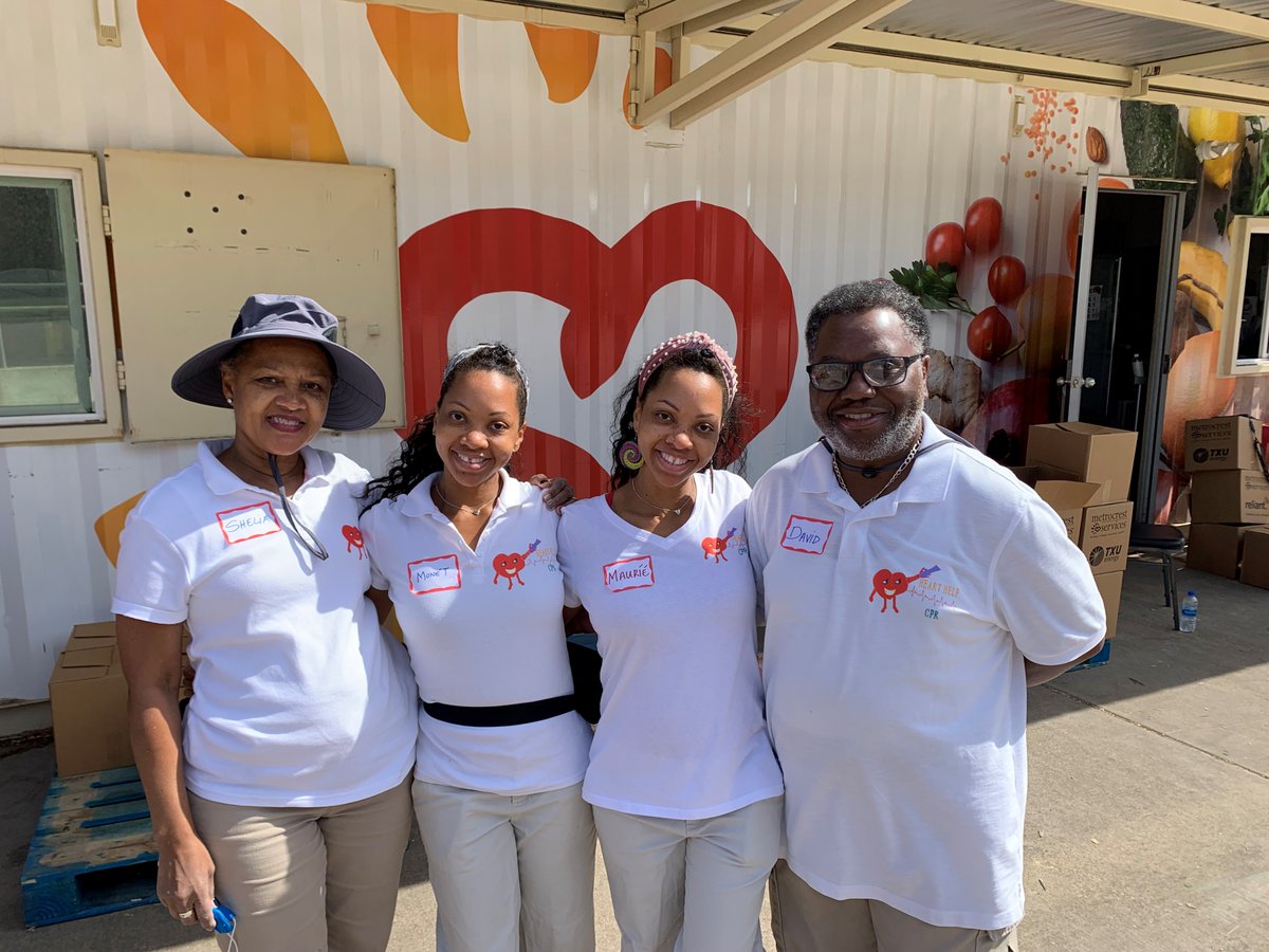 MetrocrestHelps's tweet photo. Today, the Chandler Family 👨‍👩‍👧‍👧came out to volunteer in our Pantry. What a great way to get the family together for a good time while supporting a good cause! Together, we are fighting hunger in our community. 

#strongertogther #nochildhungry #metrocresthelps https://t.co/RC6cUAkprg