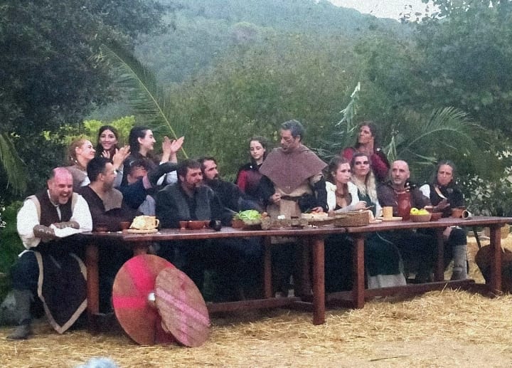 ATrempats's tweet photo. I quan cau la nit el nostre campament es converteix en un víking... Aquí teniu unes quantes fotos de la nostra obra "Pax vikinga" que vam representar a la #firadelbosc22 de #Canyamars 
Gràcies Cèlia i Antonio Luque per les fotos!
@dosrius #acting #lluites #danses #medieval https://t.co/Mz5pf33y0b