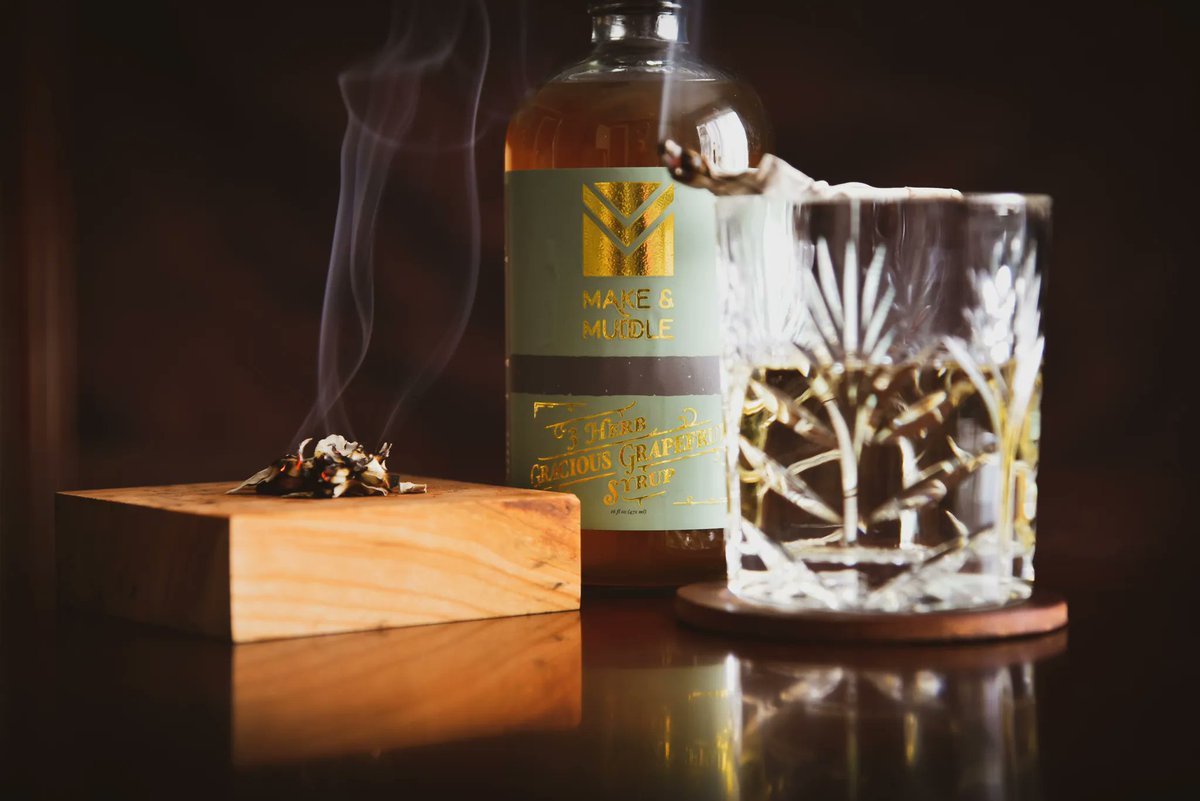 Make_Muddle's tweet photo. We have a few cocktails are made truly superb when smoked. One of those is our Smoked Tequila Old Fashioned with 3 Herb Gracious Grapefruit. The smoke from the tequila &amp; the char from the citrus in the syrup are perfection.
#cheersyall #oldfashionedweek #tequila #smokedcocktails https://t.co/xAq2oFcTsk