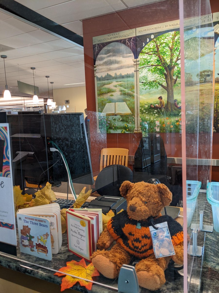 TigardLibrary's tweet photo. Little Brown Bear is ready for fall wearing a cute jack-o'-lantern sweater. Say "hi" on your next visit to the library!
#Tigard #TigardLibrary #TeddyBear #LittleLostBear #LibraryLostAndFound https://t.co/cDHkif9lZ7