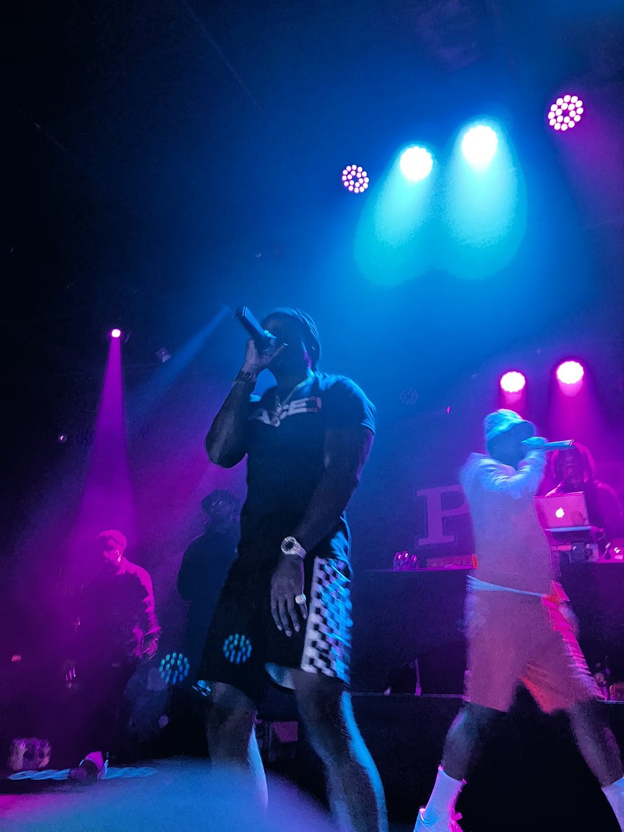 BobbyakaMr511's tweet photo. A thread of pics of @Acehood KILLING the stage at Pop’s last night in East St. Louis!! Not only did he bless me with a picture, he blessed me with a dog tag, autograph, &amp; a future episode of the #HuSTLeCity Podcast!! #ProtectYourEnergyTour #TrustTheProcess #HoodNation 🔥💯 https://t.co/RXAzYSlxAQ