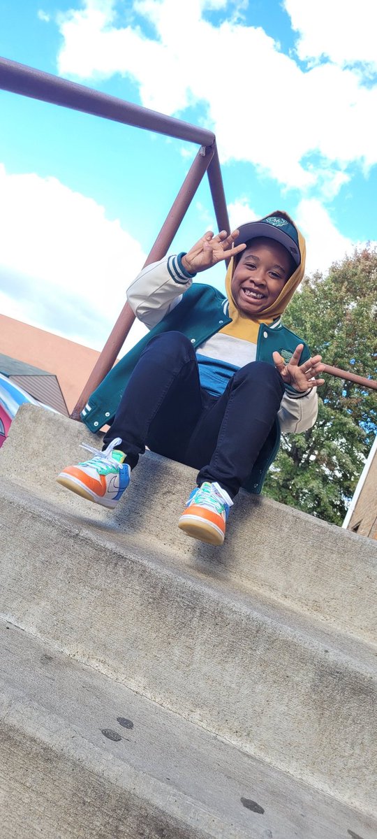 JohnWickSticks's tweet photo. ✌️😁❤️
@snkr_twitr
#DunkLows
#Kidswithautism https://t.co/laNfgQXvYM
