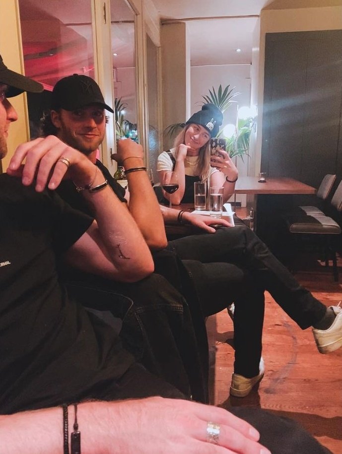 galliganupdates's tweet image. 🆕 Danielle Galligan and Calahan Skogman via her newest Instagram post.