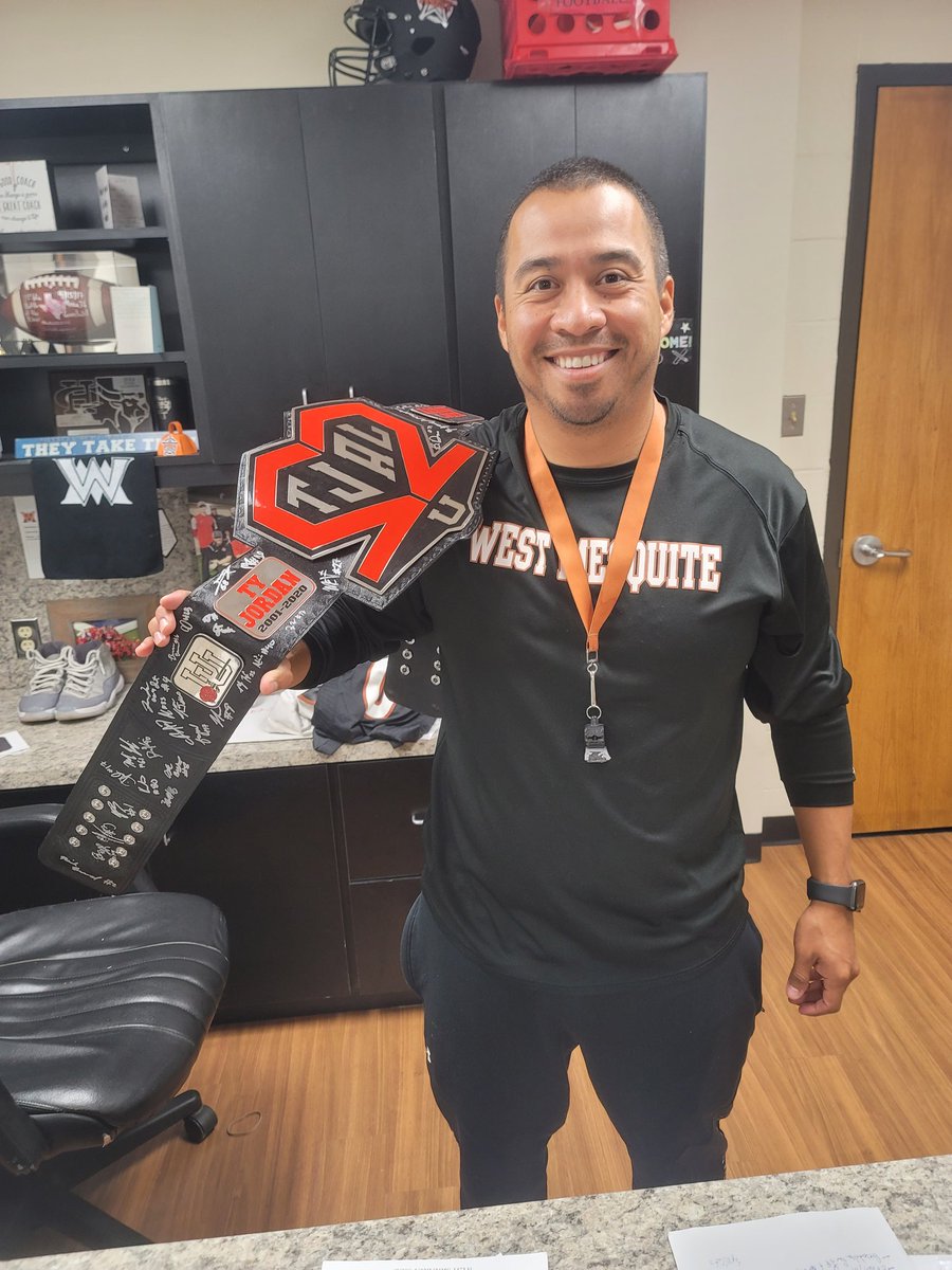 Takka_Jordan's tweet photo. Today I delivered the Utes FB team autographed Swagger Belt to @Coach_Sandoval1 and @WestMesquite_FB team. Thanks to @SaltCitySwagger and the guys for helping me make this possible.
Also thanks to @KoachMak and Coach Neil for encouraging TJ and AL that it's possible to go far. https://t.co/3WaScGa4co