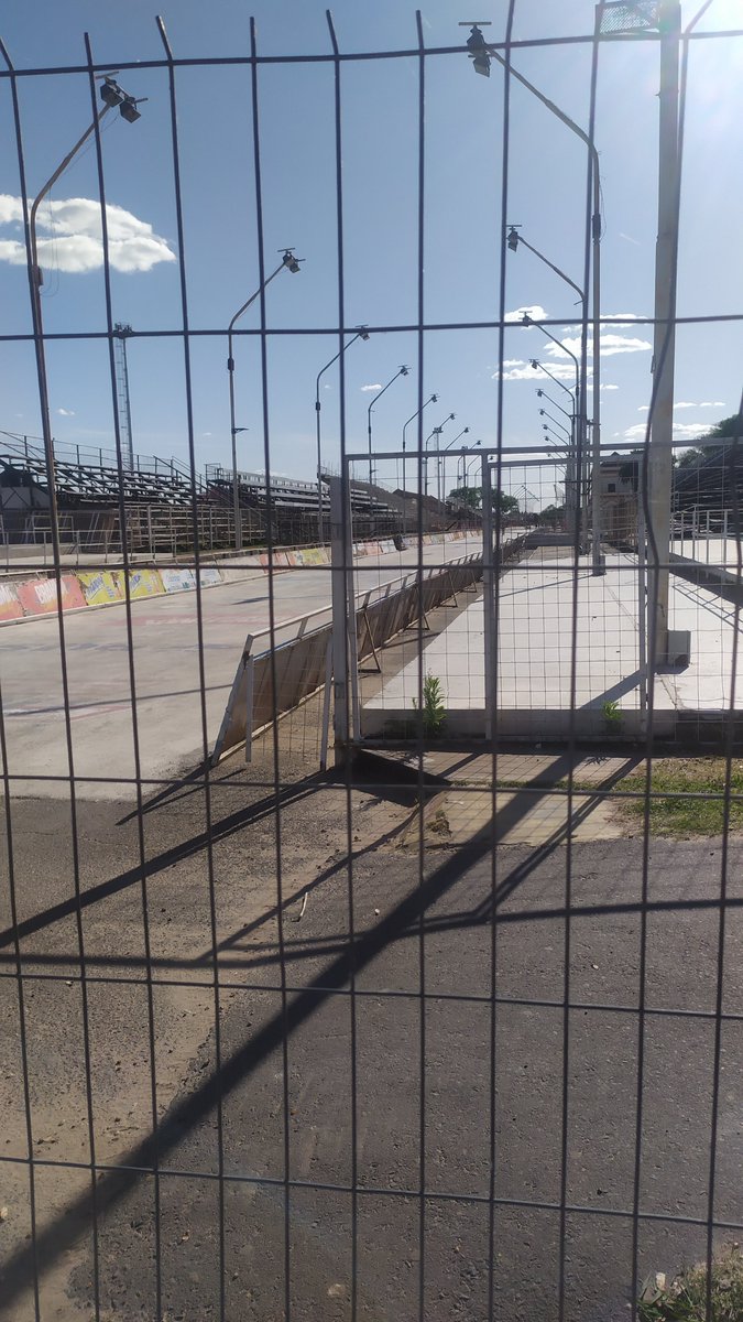 maestroadrians's tweet photo. ¿ Ya agendaron el cuarto Foro Argentino de la Bici ? 28 y 29 de octubre en Gualeguaychú.
La base va a ser el Corsódromo, en lo que fue la hermosa estación de tren. https://t.co/2PPunmxIjw