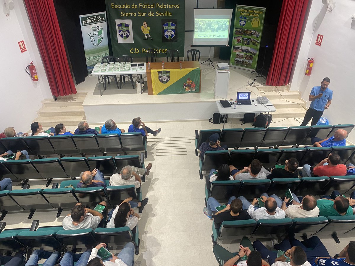 peloterossur's tweet photo. Hoy hemos celebrado en Lora de Estepa el día del entrenador en la sierra sur de sevilla. Actividad conjunta con el colegio de entrenadores de Andalucia. Con la ponencia de Isidoro Gomez, ex jugador Del Real Betis balompié. Enhorabuena a todos los premiados. https://t.co/OGgieMJYTC