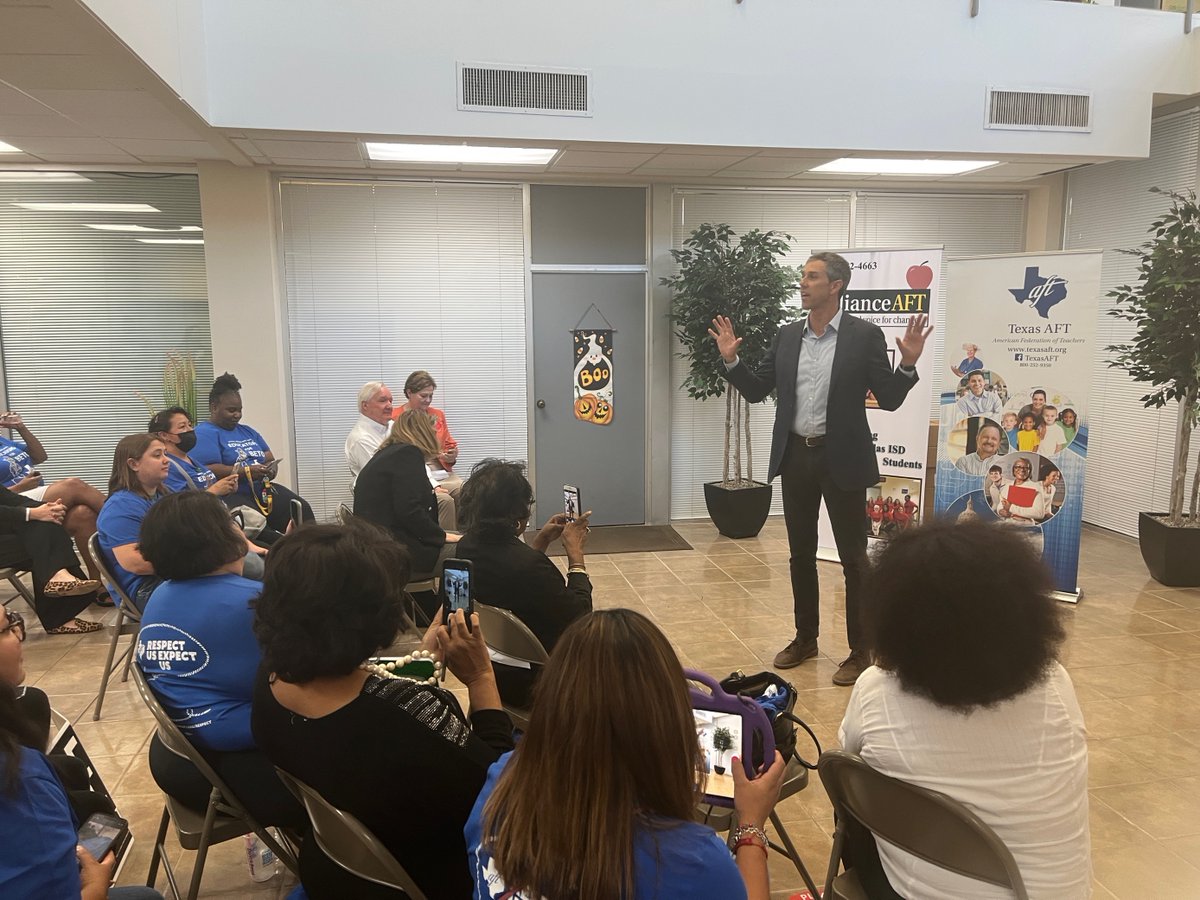 . @BetoORourke made a pit stop this afternoon at the @AllianceAFT office to talk directly with Dallas ISD teachers & school employees. ✊ #RespectUsExpectUs #AFTVotes