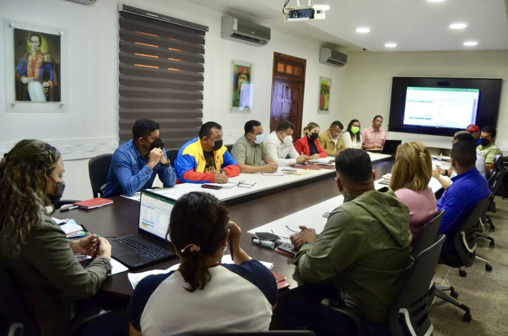 Hoy #17Oct estamos reunidos con nuestro gabinete de gobierno para seguir con la presencia en los 15 municipios y atender las necesidades más sentidas de todo el pueblo. Nuestro objetivo es mejorar la calidad de vida de los guariqueños y guariqueñas. ¡Seguimos trabajando!