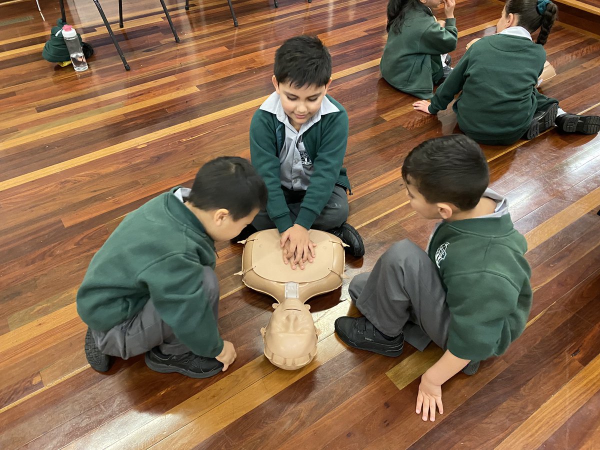 MissJLe1's tweet photo. KL learning how to be first aid responders. @Sherwood_Grange #sgpskindy2022 https://t.co/ANNIlz9IRV