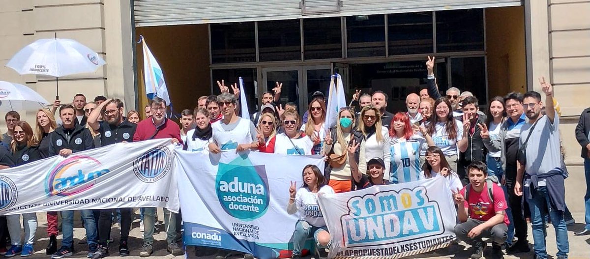 AdunaUndav's tweet photo. En el Día de la Lealtad marchamos a Plaza de Mayo bajo el lema "Unidad nacional por la soberanía con justicia social".
#Aduna #CONADU #CTA #Aguna #ANDUNA #FUNDAV #diadelalealtad https://t.co/0PJttQgDyB