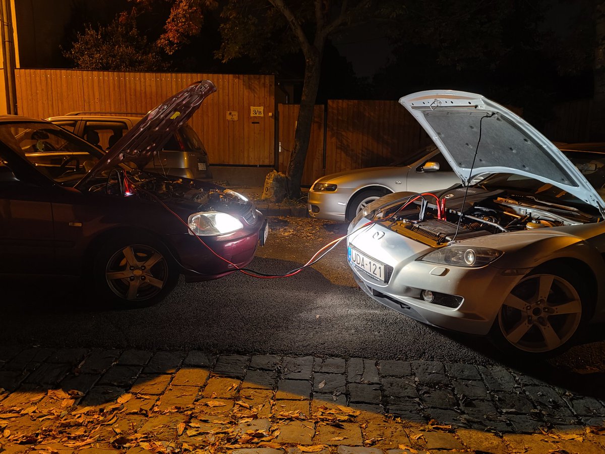 gergelytarsoly's tweet photo. Katasztrófák nyomában #8as, T-30sec: @neo21670 itt még nem tudta, hogy bikázáskor, a korábbi sikertelen indítási kiserletek miatt benzingőzzel teli kipufogórendszer az első sikeres égési ciklusra ROBBANÁSSAL fog válaszolni. Ami 30s múlva történt, arra senki nem volt felkészülve. https://t.co/GqT4dAUGco