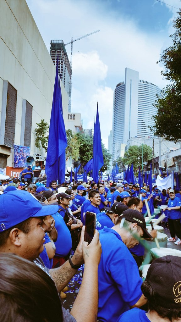 HugoAlonsoOrtiz's tweet photo. ¡Gracias! por hacer escuchar la voz azul de "Limpia y Transportes" mañana 6:00 am Álvaro Obregón, 13:00 pm Cuauhtémoc. #Hugoes #azuladoes #olaazul #planillaazul #28octubre https://t.co/E52xwpQu6p