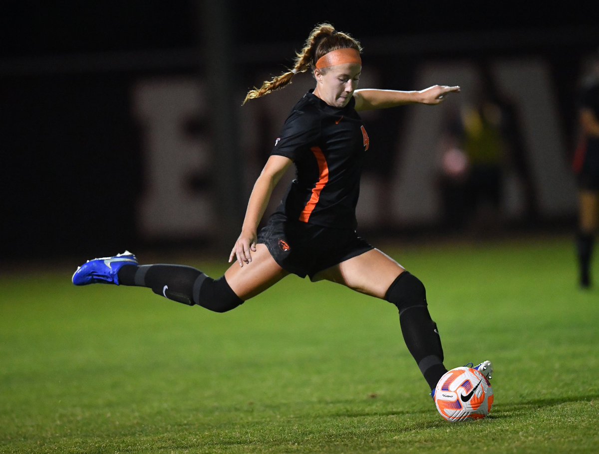 BeaverWSoccer's tweet photo. 𝗦𝗲𝗻𝗶𝗼𝗿 𝗗𝗮𝘆 𝗦𝗽𝗼𝘁𝗹𝗶𝗴𝗵𝘁

@ReeseMoffatt07 has been a strong presence on the backline for the Beavs this season, has played over 1,000 minutes and started every match this season!

Thank you, Reese!

#GoBeavs #BEAVUP https://t.co/4hOqDvohVq