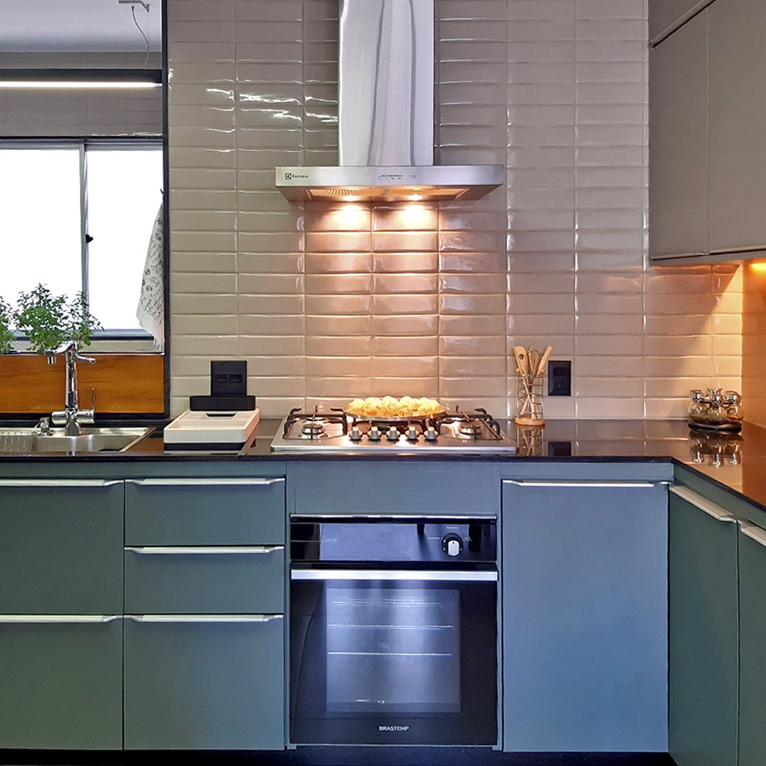 savassiart's tweet photo. Essa cozinha ficou charme né ? Fotos do nosso projeto Cobertura Buritis, em BH. Projeto foi em parceria com  DoBe Arquitetura. 

Site: https://t.co/HYktTBAJD5 
Insta: @savassiart 

#reforma #obra #arquitetura #designinteriores #interiordesign #home #decorados #casadecorada https://t.co/GJTjxLj5Bm