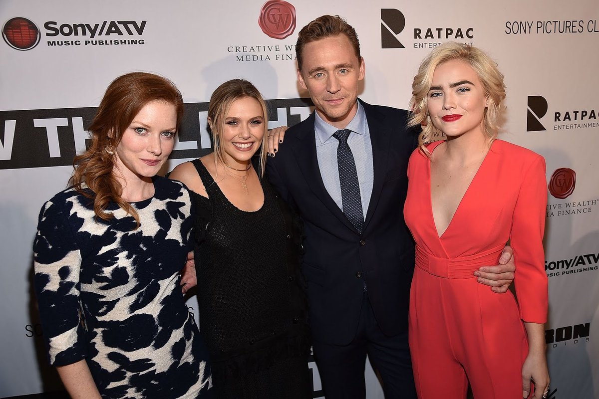 THiddlestonMx's tweet photo. Tom Hiddleston, Elizabeth Olsen, Wrenn Schmidt y Maddie Hasson en la premier de I Saw The Light en Nashville. Octubre 17, 2015
#HaceSieteAños #ISTL
Vía: Tumblr 7 https://t.co/NxNFqFmbb9